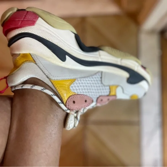 Balenciaga White Sneakers - Picture 2 of 9